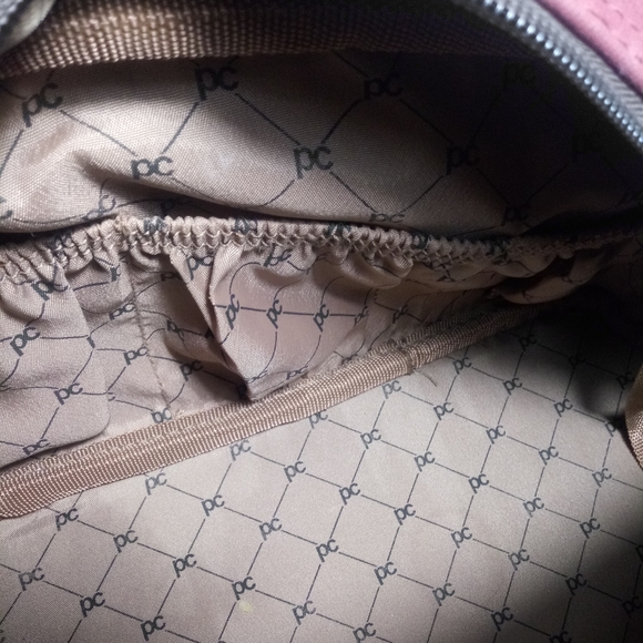 Pierre Cardin handbag with expandable bottom. - Picture 4 of 7